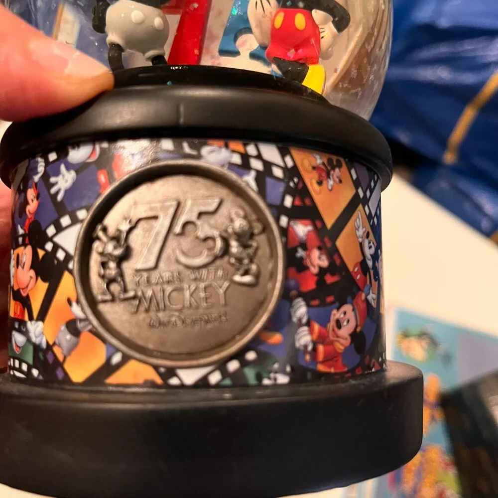 Disney 75th Anniversary‎ Musical Snow Globe  (k/x)